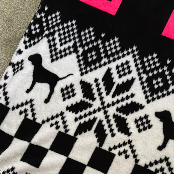 Victoria's Secret PINK Black and White Blanket approximately 50 x 60 - Picture 3 of 6